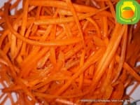 Свежая морковь - нарезка.